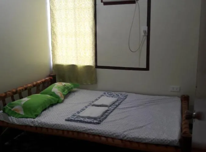Travellers House Hostal Moalboal