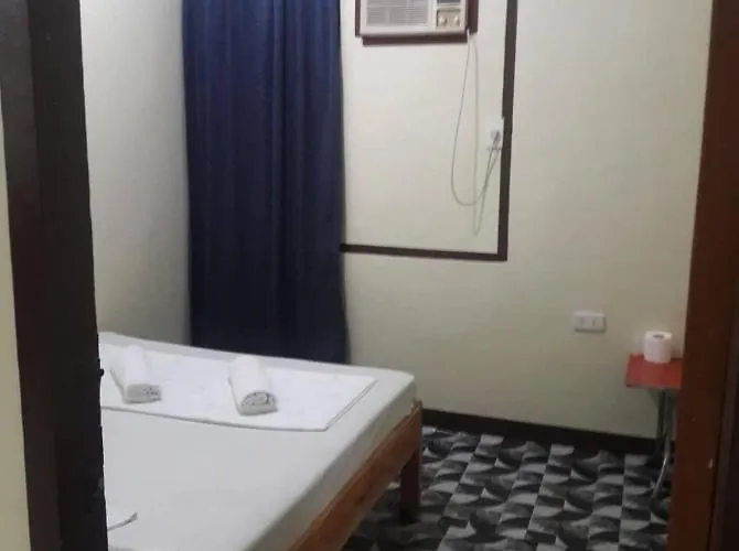 Travellers House Hostal Moalboal